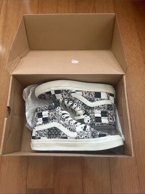 Vans Checkerboard Floral High-Top Sneakers - Black/White/Pink